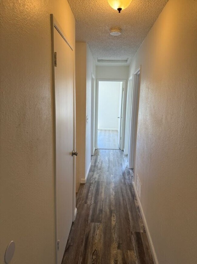 Building Photo - Rare Remodeled 5 Bedroom 2.5 Bath Tri Level in Vacaville