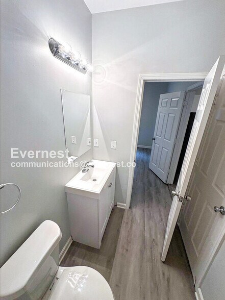 Building Photo - 581 Cedar Ave NW