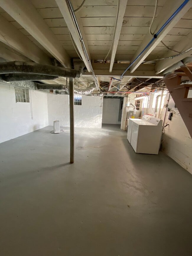 Building Photo - Newly Renovated Single Family House For Rent!