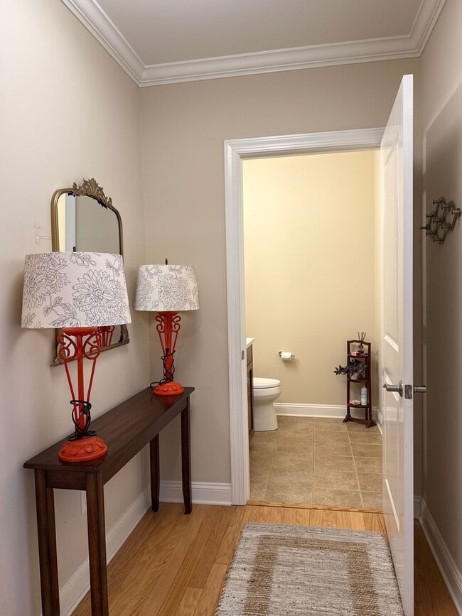 Building Photo - Fantastic Condo in South End!