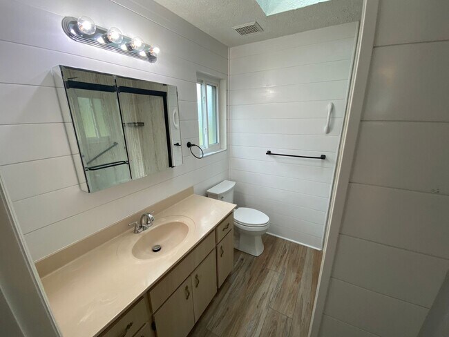 Building Photo - Welcome home to this bright, beautifully maintained 2-bedroom, 2-bath Stonecrest home, offered mo...