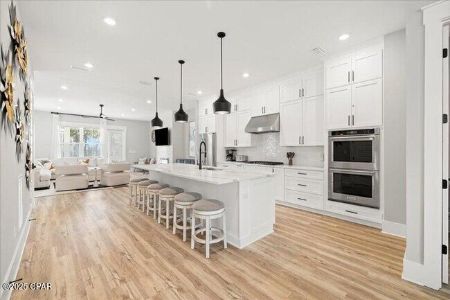 Building Photo - 15 E Queen Palm Dr