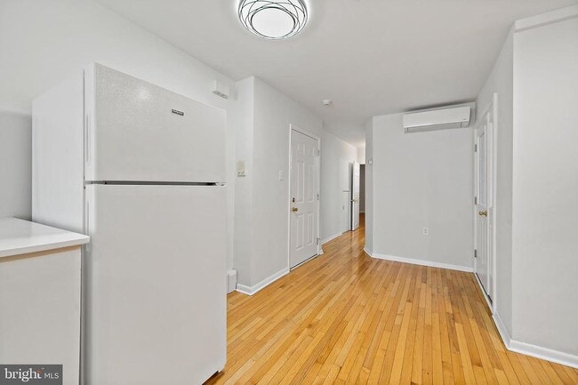 Building Photo - 1117 W Moyamensing Ave