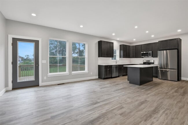 Building Photo - 108 Clarks Ln