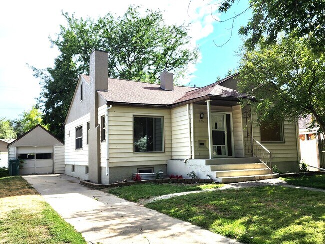 Building Photo - Completely remodeled 5 bed 2 bath home