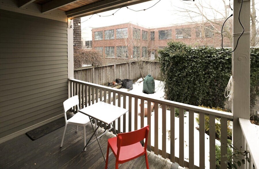 Building Photo - 218 Brookline St