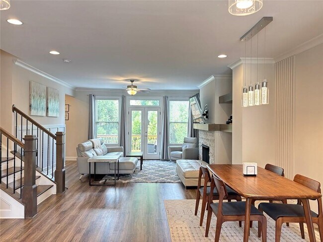 Building Photo - 7866 Laurel Crest Dr