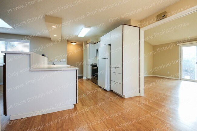 Building Photo - 14210 SW Rochester Dr