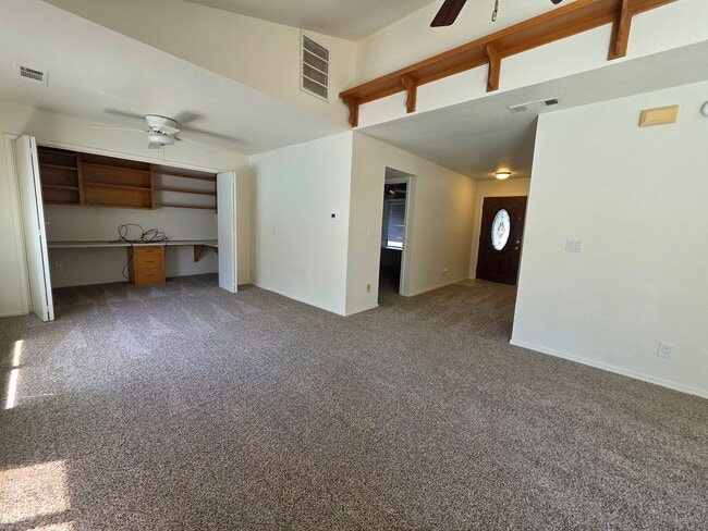 Building Photo - 1128 N Manzanita St
