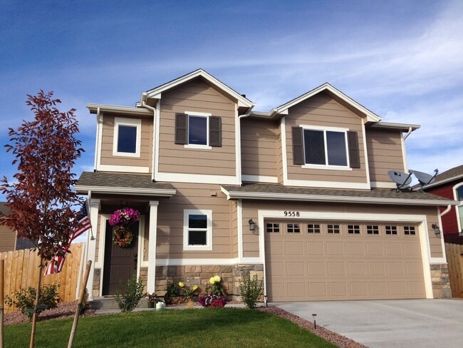 Building Photo - Close to Peterson SFB and Shriever SFB