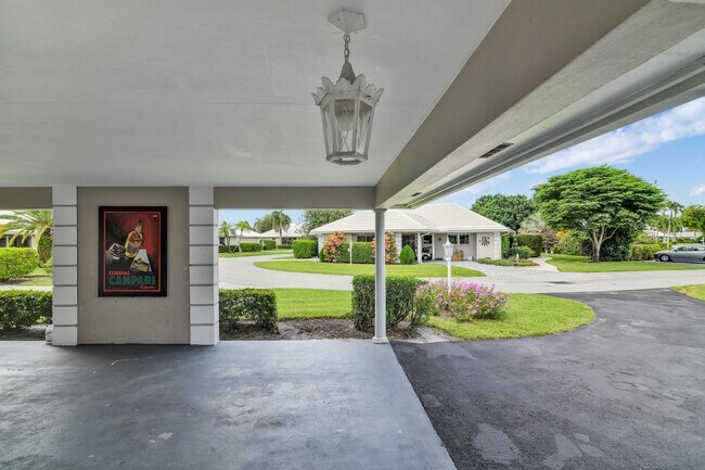 Building Photo - 450 French Royale Cir