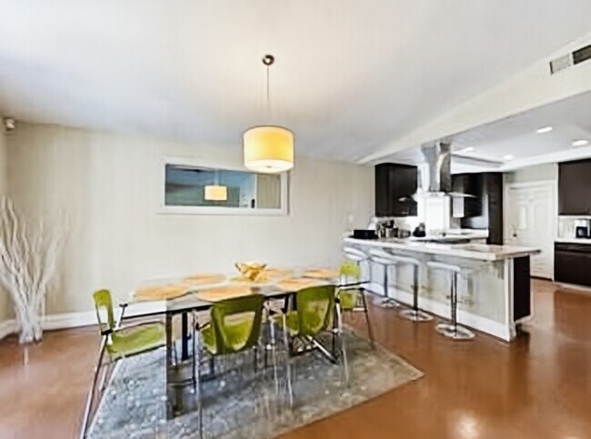 Building Photo - 27500 Avenida Quintana
