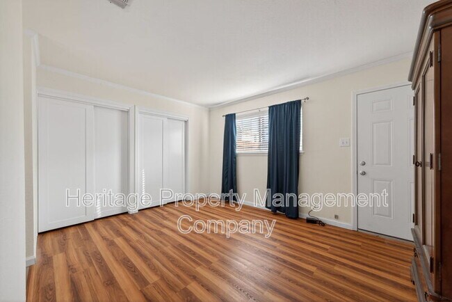 Building Photo - 609 Oak Park Dr