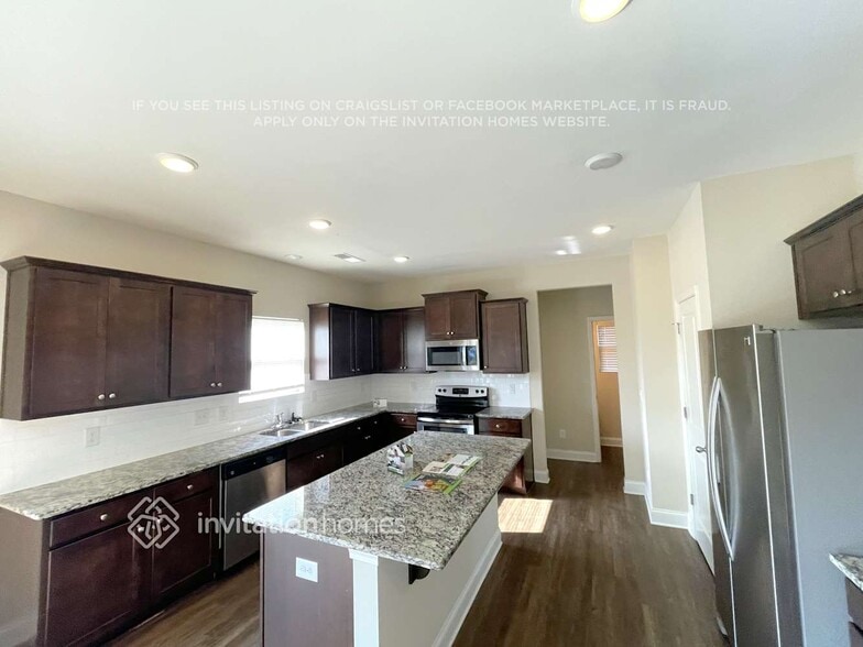 Building Photo - 5386 Roberta Crossing Dr