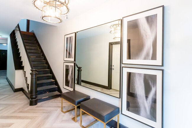 Building Photo - Washington House at 13 E Read