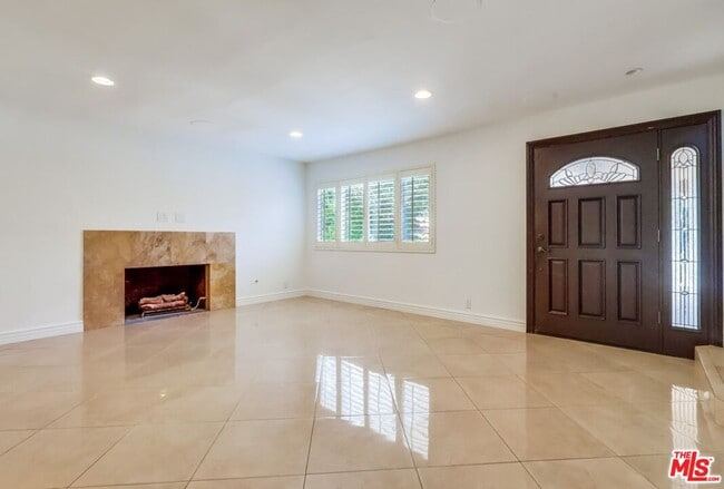 Building Photo - 687 Mt Carmel Dr