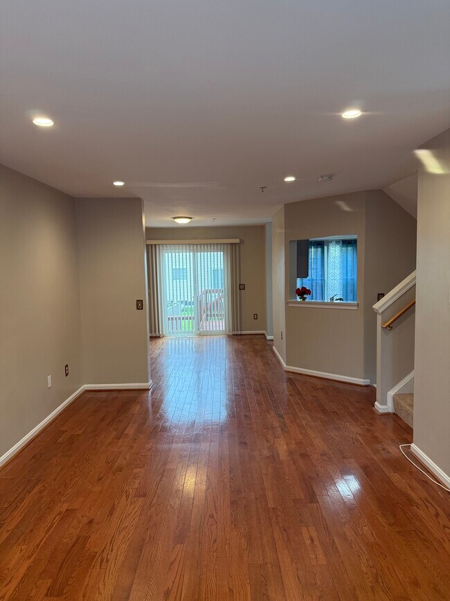 Building Photo - 140 Eastridge Cir