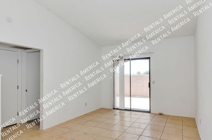 Building Photo - 1366 N Riverview Blvd
