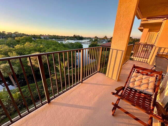 Building Photo - 1701 Marina Isle Way