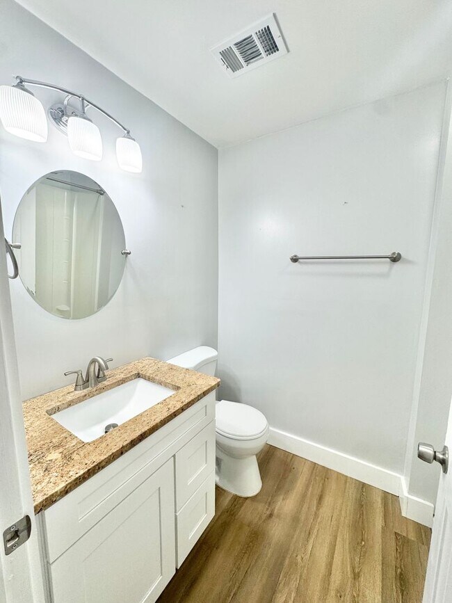 Building Photo - Beautiful white brick ranch styled home off White Bluff in Savannah, Ga!