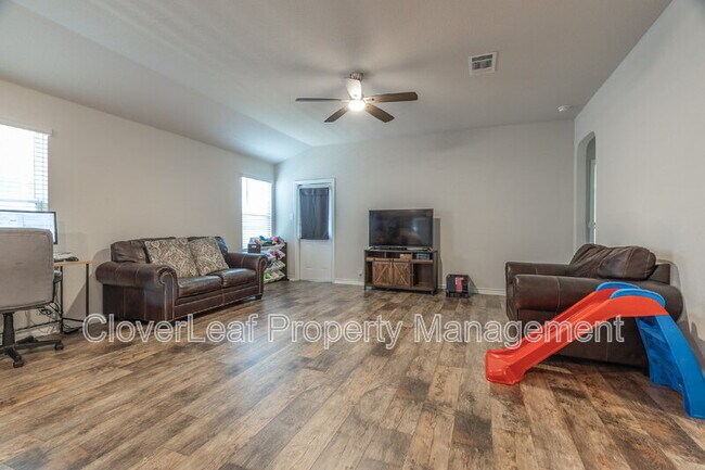 Building Photo - 6819 Whisper Grv