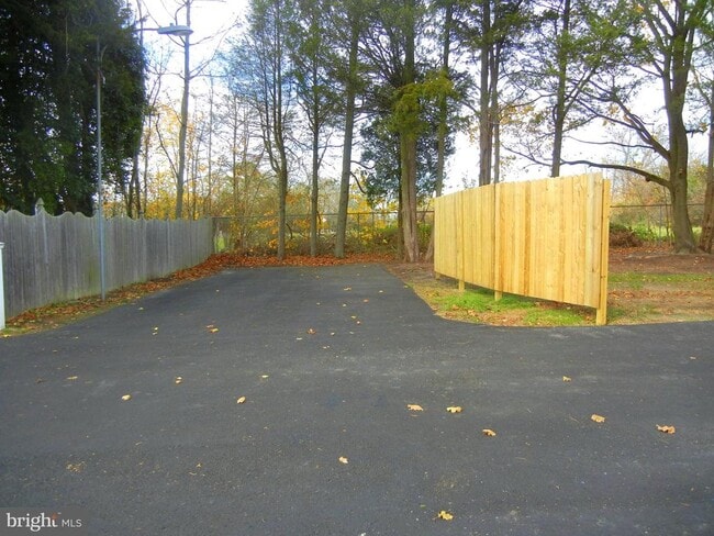 Building Photo - 1616 N Main St