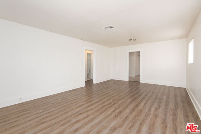 Building Photo - 2132 Cloverdale Ave