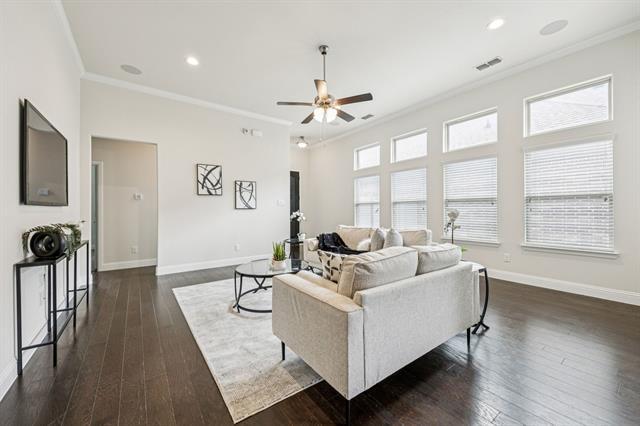 Building Photo - 913 Parkside Dr
