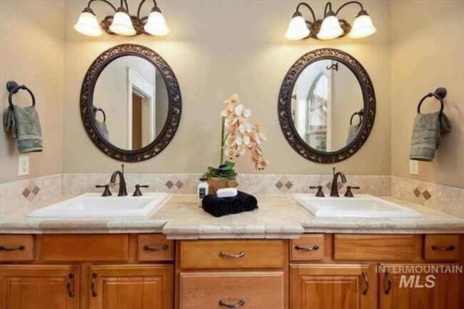 Building Photo - Exquisite home on acreage in Star