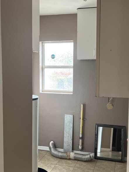 Building Photo - 4324 Hedge Dr N