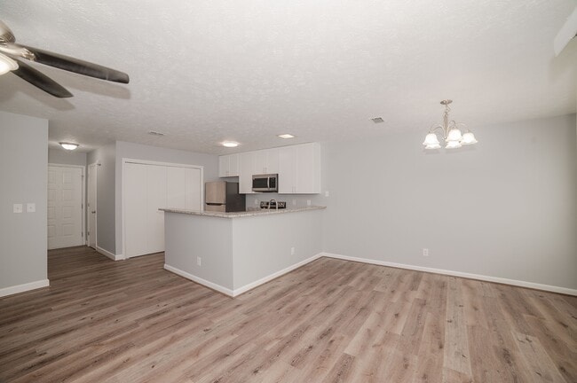 Building Photo - 1021 Wood Creek Dr