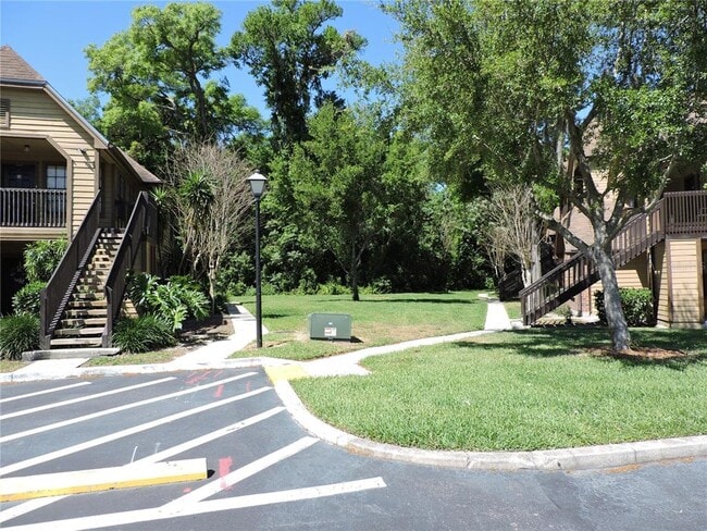 Building Photo - 415 Lakepointe Dr