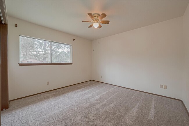 Building Photo - 227 Glencairn Ct