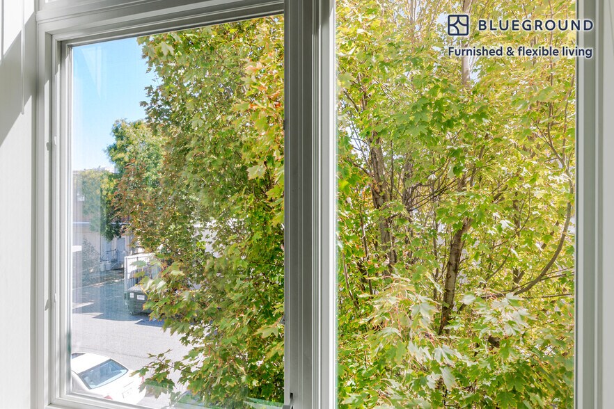 Building Photo - 240 Sidney St