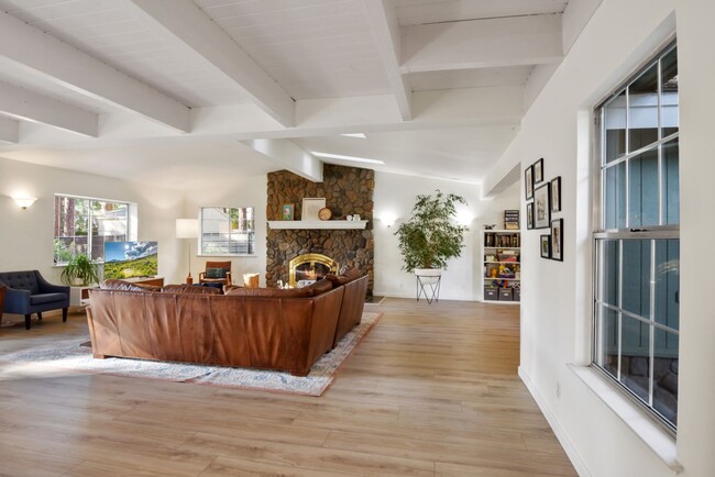 Building Photo - Ideal Family Home in Mill Creek – Walk to ...
