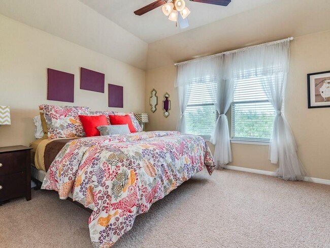 Building Photo - 2816 Canyon Valley Run