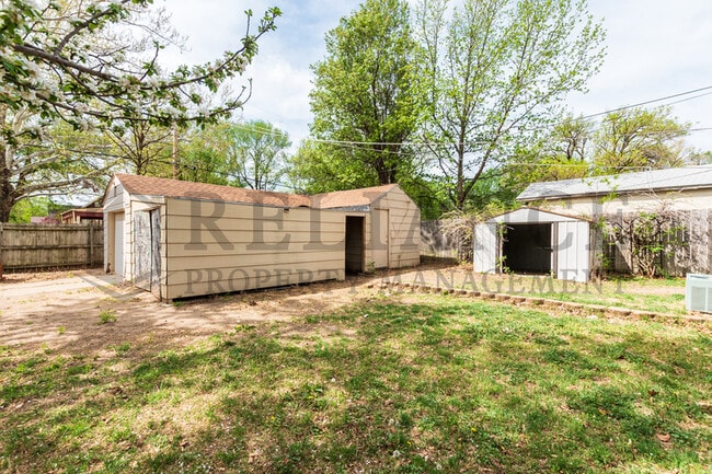 Building Photo - 2903 W Douglas Ave