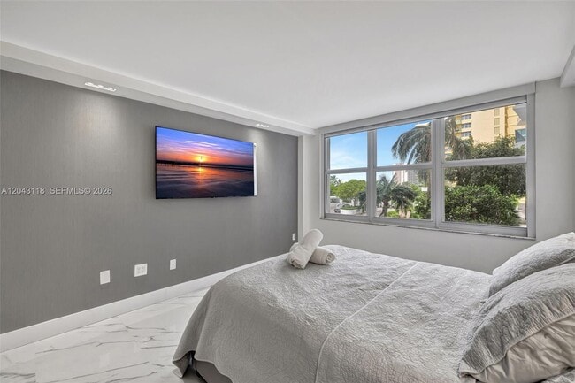 Building Photo - 2751 S Ocean Dr