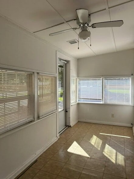 Building Photo - 140 W Cora Lee St