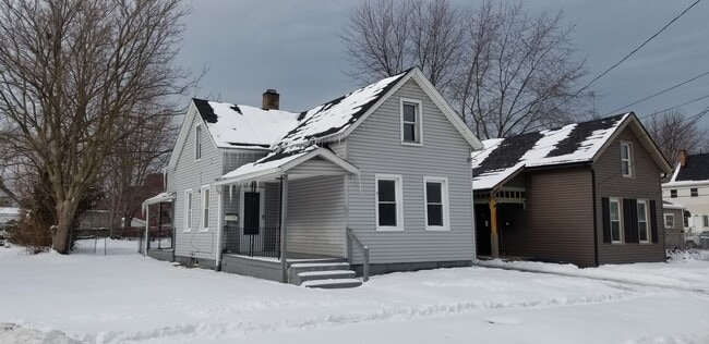 Building Photo - Clark / Fulton Area - 4 Bedroom Single Fam...