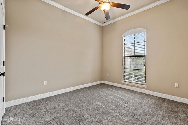 Building Photo - Beautiful 3 bedrooms 2 bathrooms In South ...