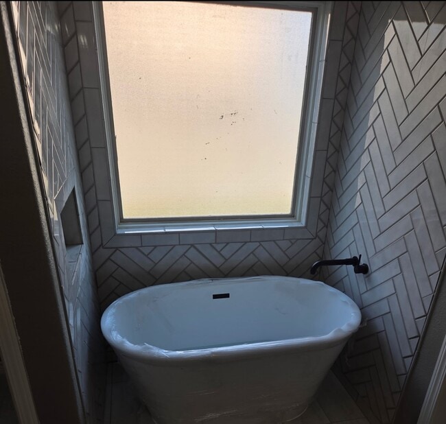 Building Photo - 5 Indian Palms Dr