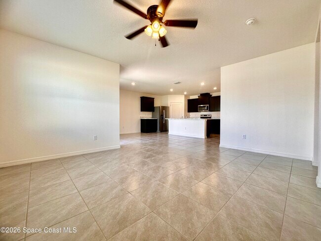 Building Photo - 919 Trinity St