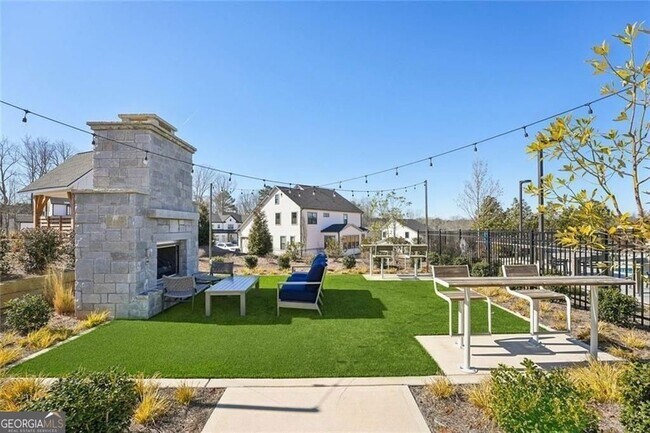 Building Photo - 2815 Medford Dr