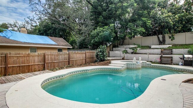 Building Photo - 913 Red Dandy Dr