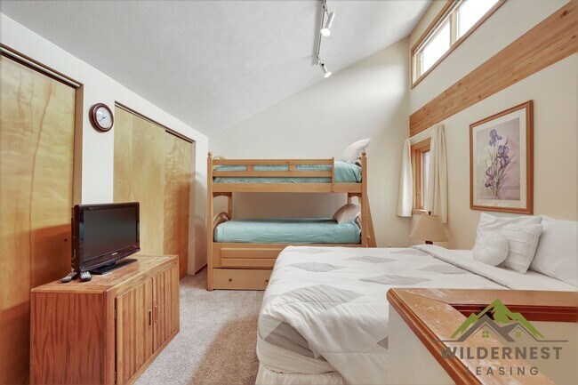 Building Photo - WINTER RENTAL Timber Ridge Condo - Nice 2 ...