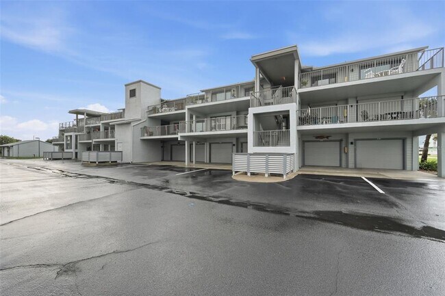 Building Photo - 845 Ladyfish Ave
