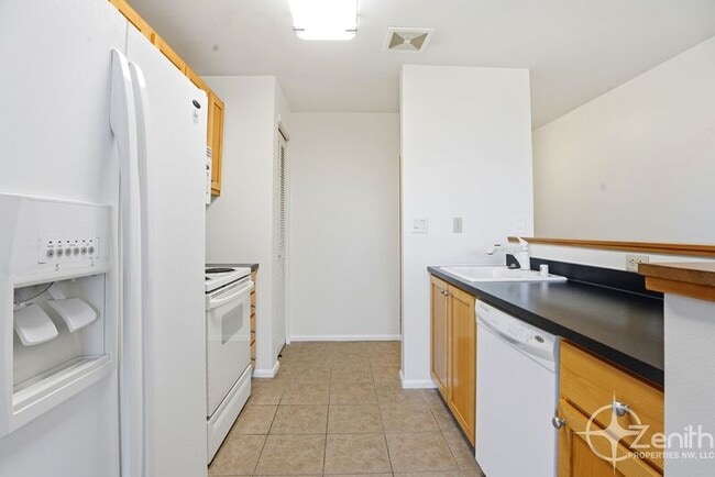 Building Photo - 701 Columbia St