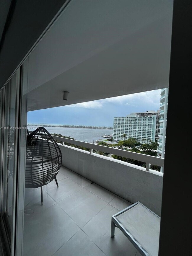 Building Photo - 1627 Brickell Ave