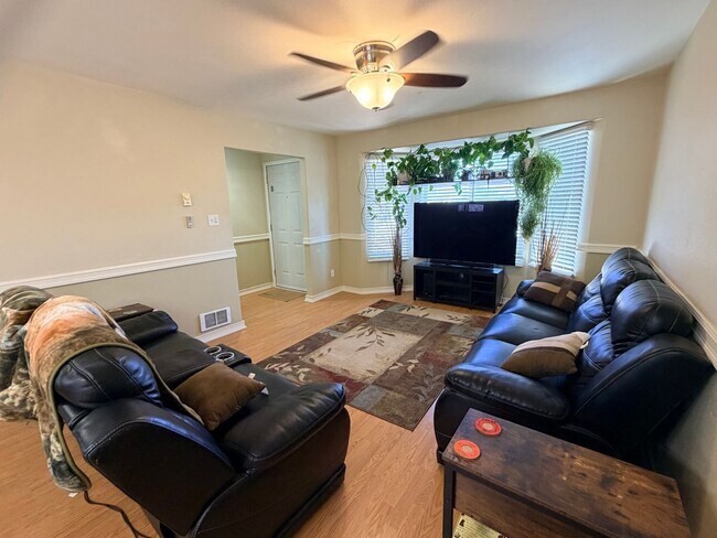 Building Photo - EPHRATA- 2+ bed/2 bath home with private deck w/ hillside views, d/w, a/c and garage! W/S/G paid!